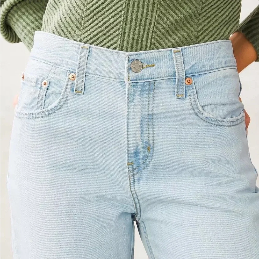 Levi’s Women Low Pro Straight Jeans - Picture 3 of 11
